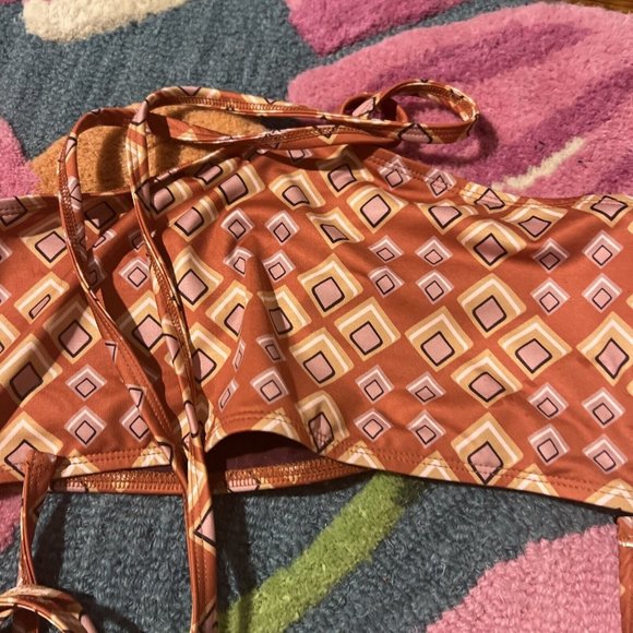 NEW Size M Medium Women Beth Richards Gina One Piece Saffron Square Geo Swimsuit - Picture 7 of 9